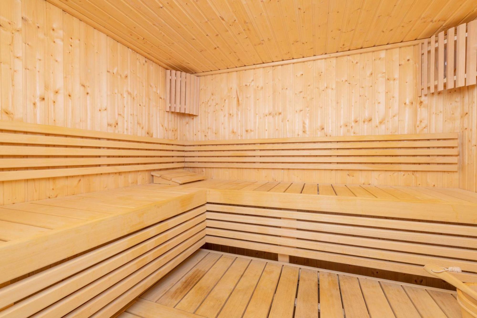 Отель Doubletree By Hilton Doha Downtown Экстерьер фото A Finnish sauna