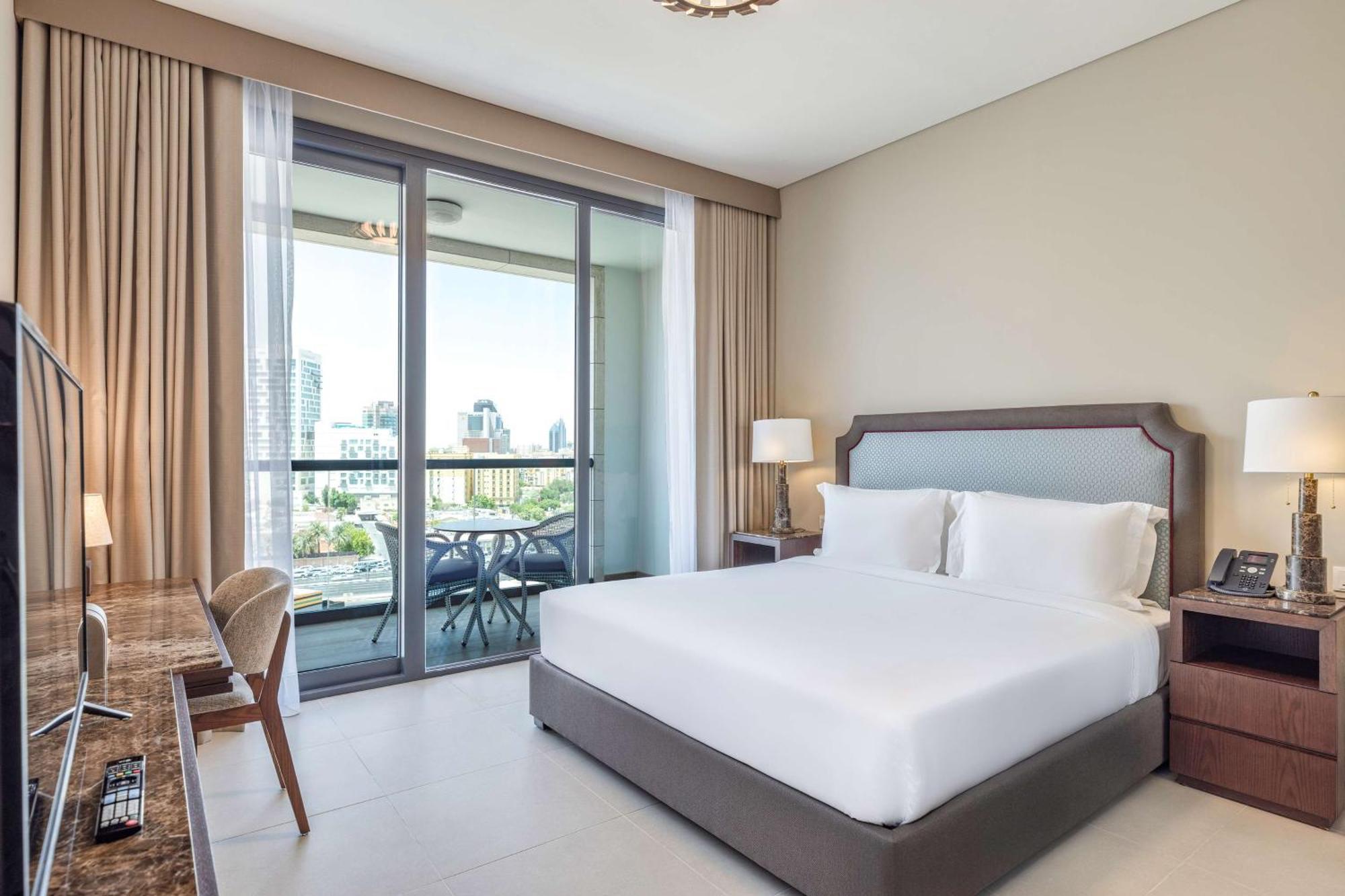 Отель Doubletree By Hilton Doha Downtown Экстерьер фото A bedroom at the hotel