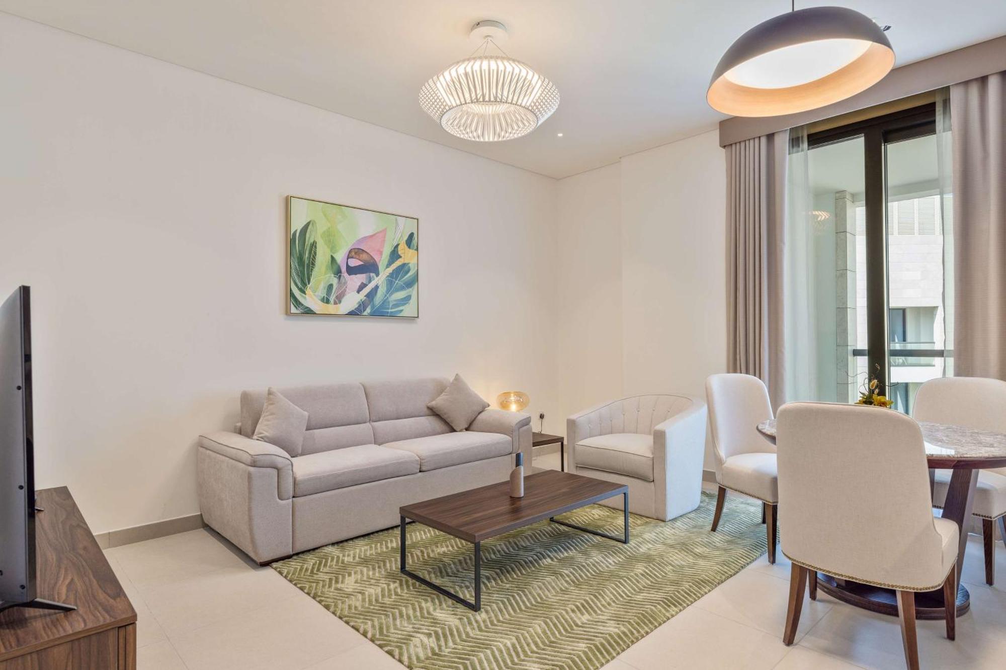 Отель Doubletree By Hilton Doha Downtown Экстерьер фото A living room in a typical apartment