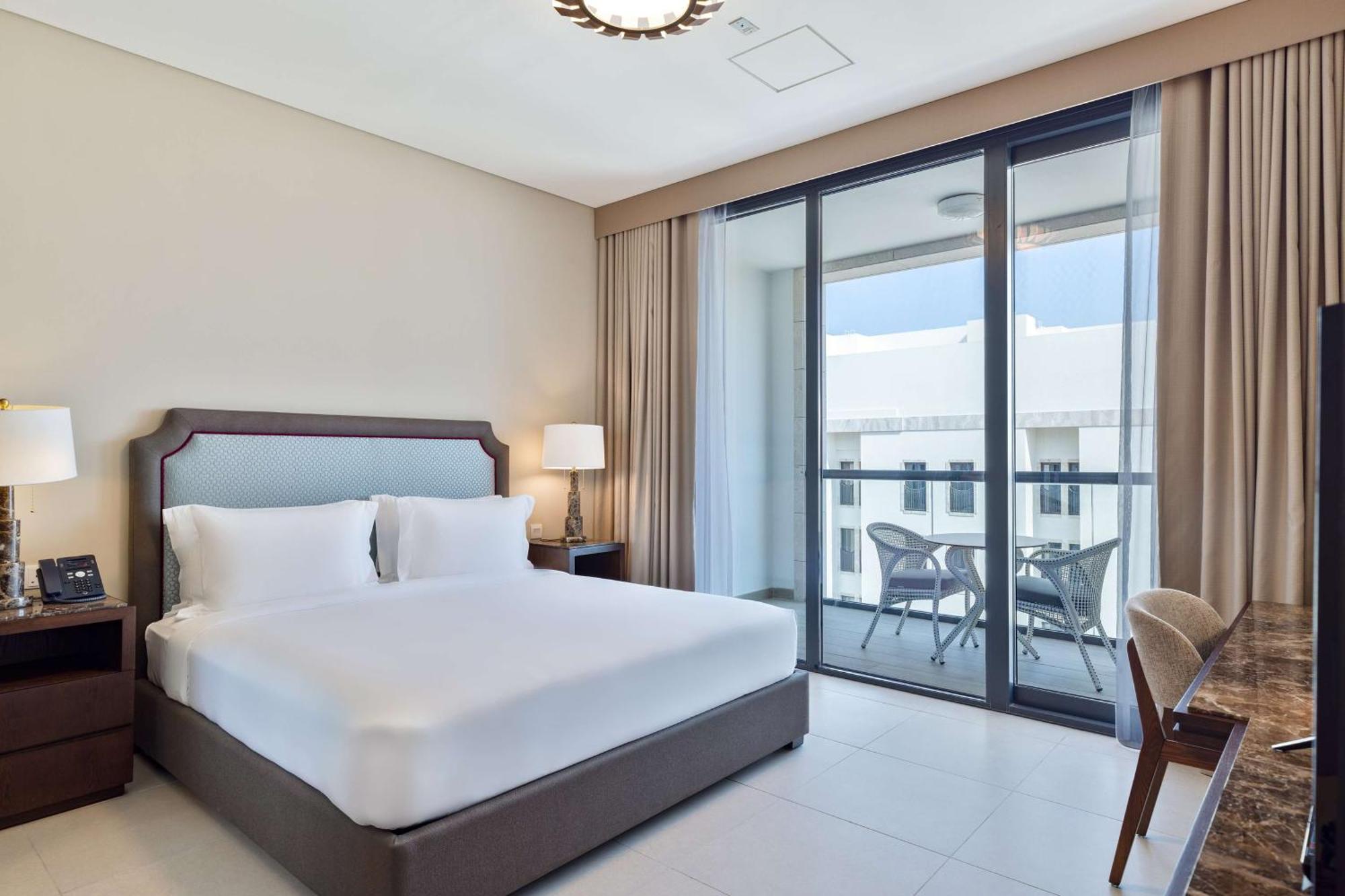 Отель Doubletree By Hilton Doha Downtown Экстерьер фото A bedroom at the hotel