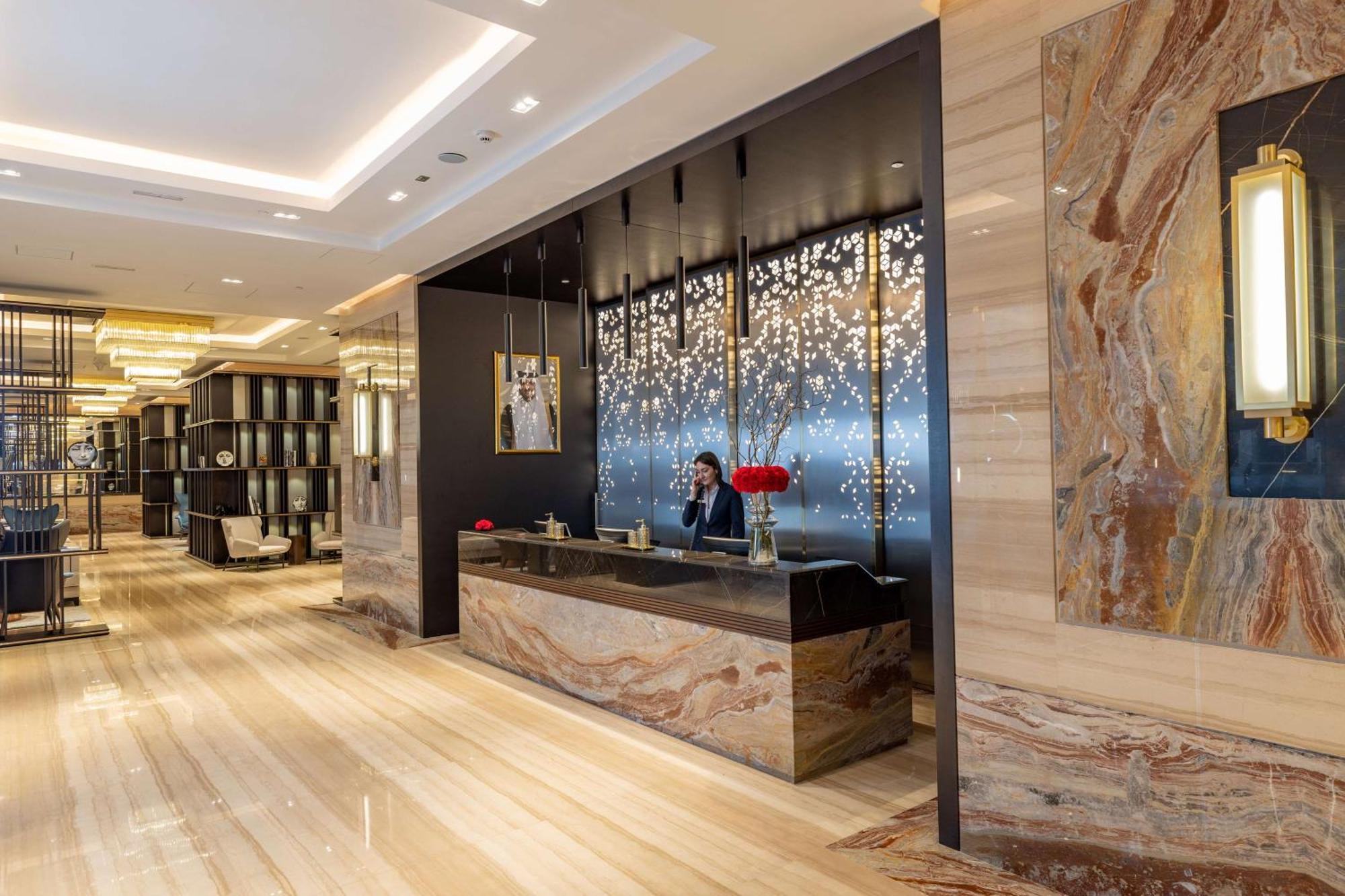 Отель Doubletree By Hilton Doha Downtown Экстерьер фото Lobby