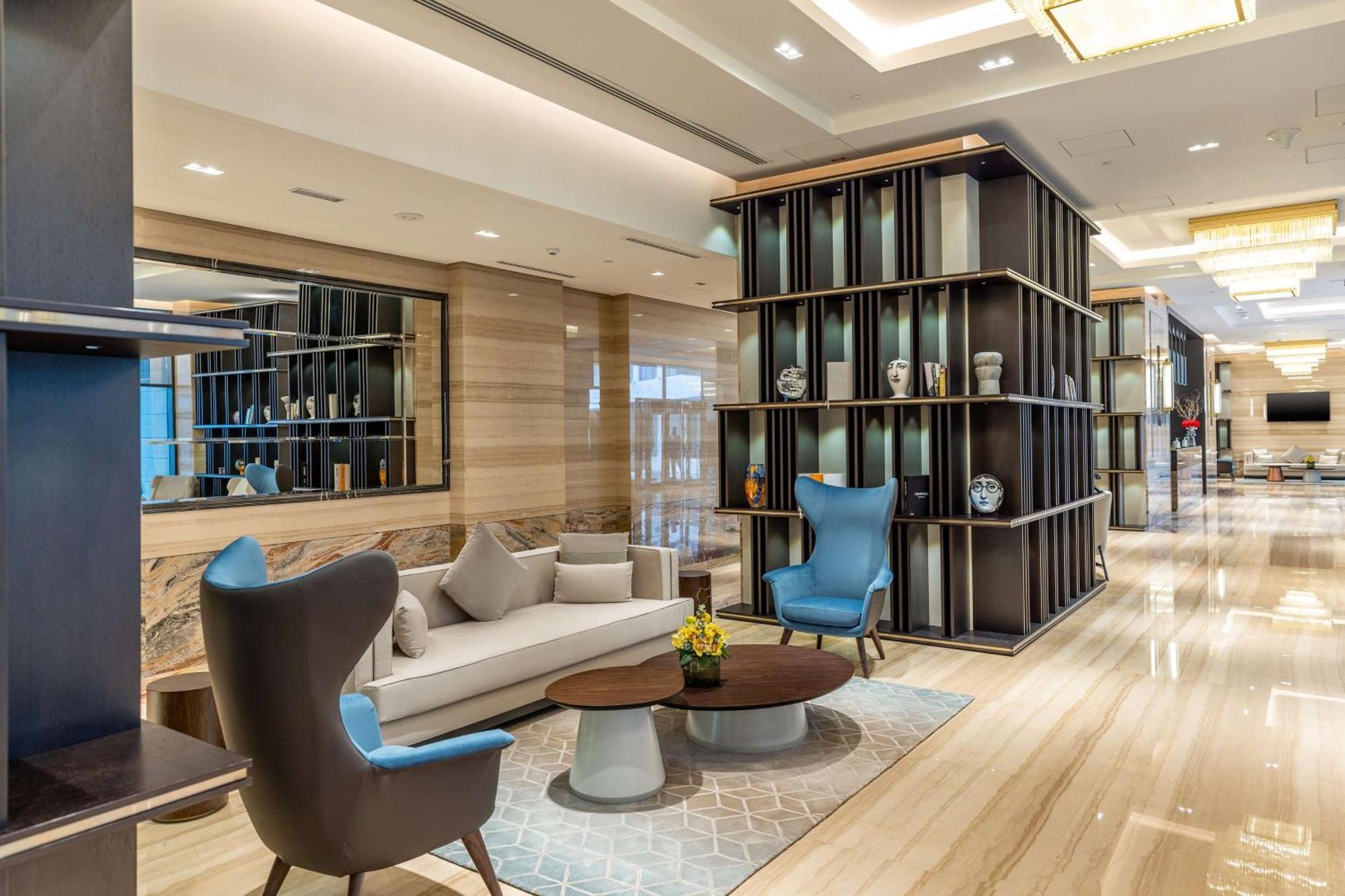Отель Doubletree By Hilton Doha Downtown Экстерьер фото Lobby